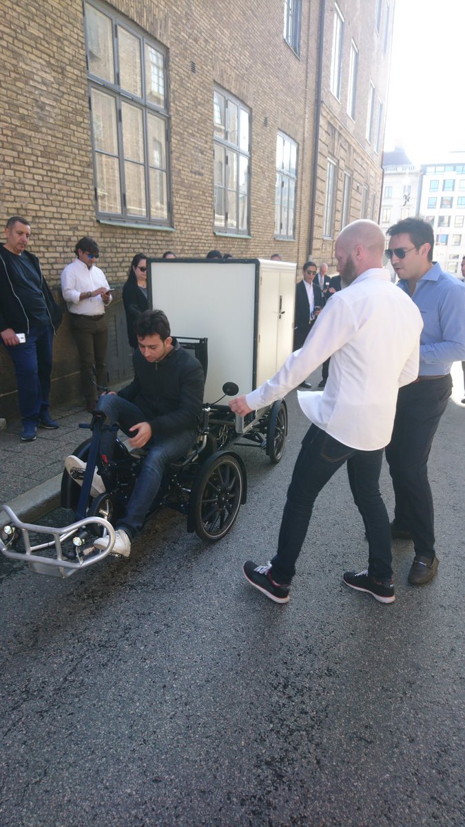 SmartCitySweden's tweet image. Day 2 is all about testing and experiencing #SmartMobility solutions. Here Ahmed from Egypt is test driving @Velovebikes - a great solution for last mile deliveries. #smartcitysweden #SIvisitorsprogram