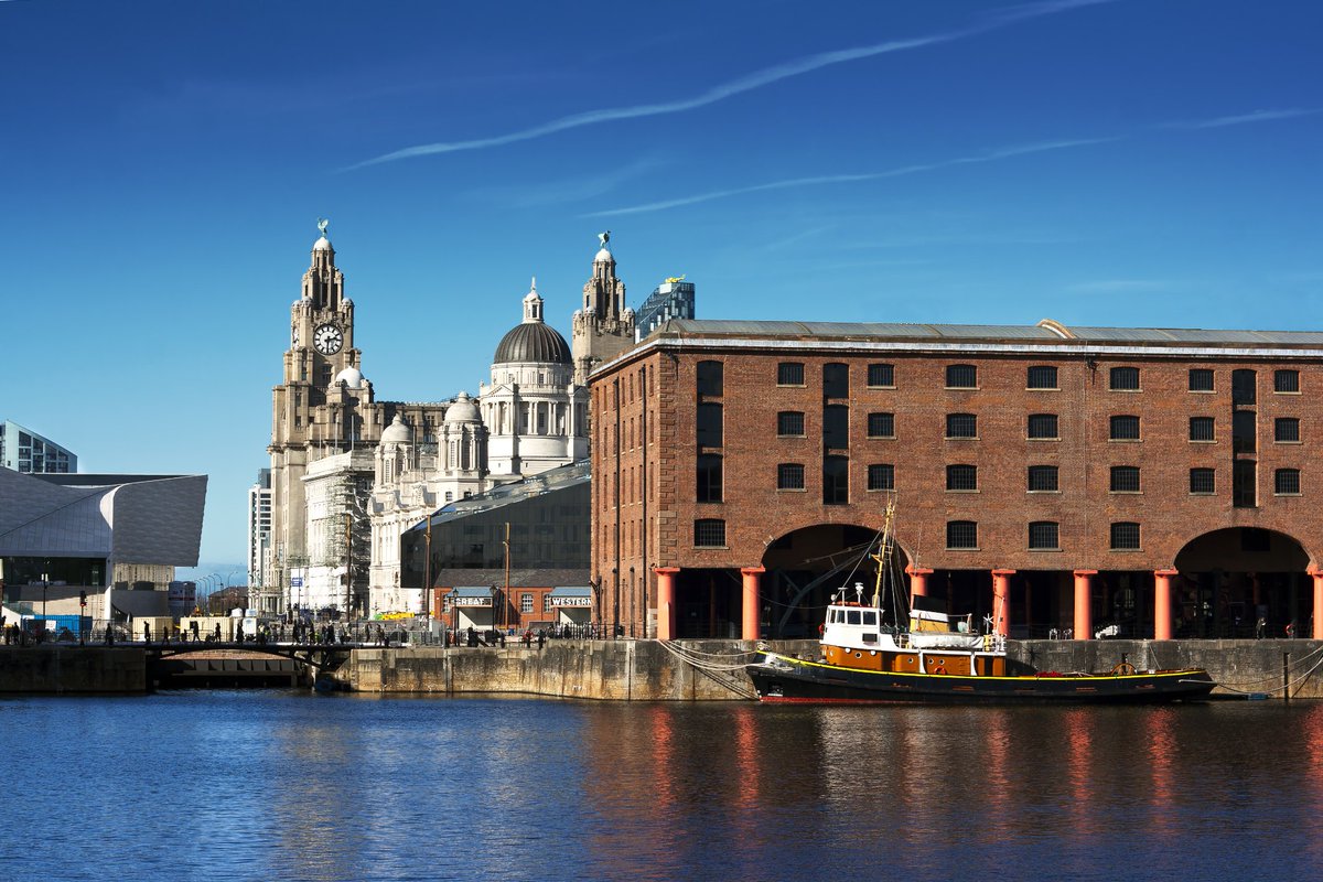The Albert Dock looking particularly stunning #albertdock #liverpool #visitliverpool #culturalcity #discoverliverpool #OMGB
