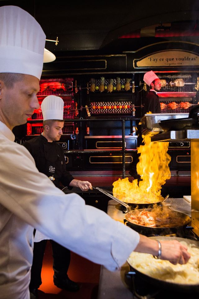 GrandsBuffets's tweet photo. En la #LaRôtisserie de @GrandsBuffets preparan al momento y al gusto del comensal diferentes platos únicos #entrecots #tournedó #costillas #magretdepato #steaktartar #cassoulet... https://t.co/ufvxil1tLS