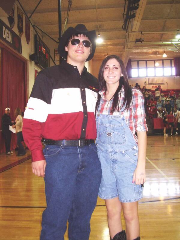 MrsCraciun's tweet image. I’ve stepped up my farmer game since 2007 #dontworry ... but that twin day game on the other hand 😏👌 #spiritweek #favoriteweek