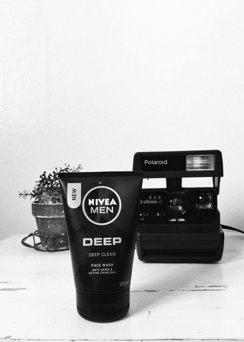 Tembelihle01's tweet photo. As a Portrait photographer I go around capturing beautiful faces. I guess I needed a product that will take care of my skin too, S/o to #NIVEA Deep clean now I dont only take photos of people but I can also be Infront of the camera.
#manbox #niveamensa #deepcleanser. https://t.co/voLY52qJFs