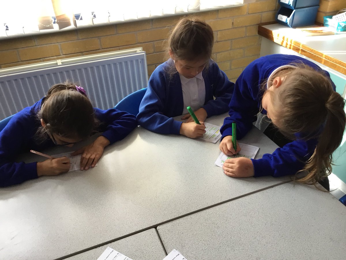 st_michaels_ham's tweet image. 4X using a chocolate bar to show what they know about 4digit numbers #talklessteaching @WallaceIsabella
