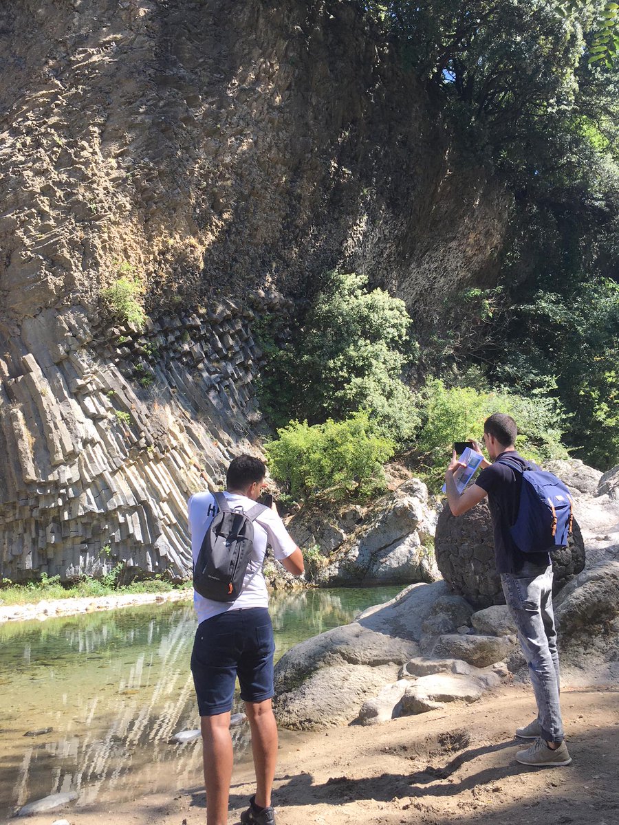 umrGeoazur's tweet photo. Les étudiants de 2ème année du #master3G de #UNS sont pour 4 jours (17 -20 sept) en stage de terrain pour découvrir les formations volcaniques à #Jaujac #Ardèche #volcanisme #coulée avec Guillaume #Duclaux, Maître de conférence @umrGeoazur @uca_research
https://t.co/5OZLR5vQ7G https://t.co/Nb6TlP9XQe