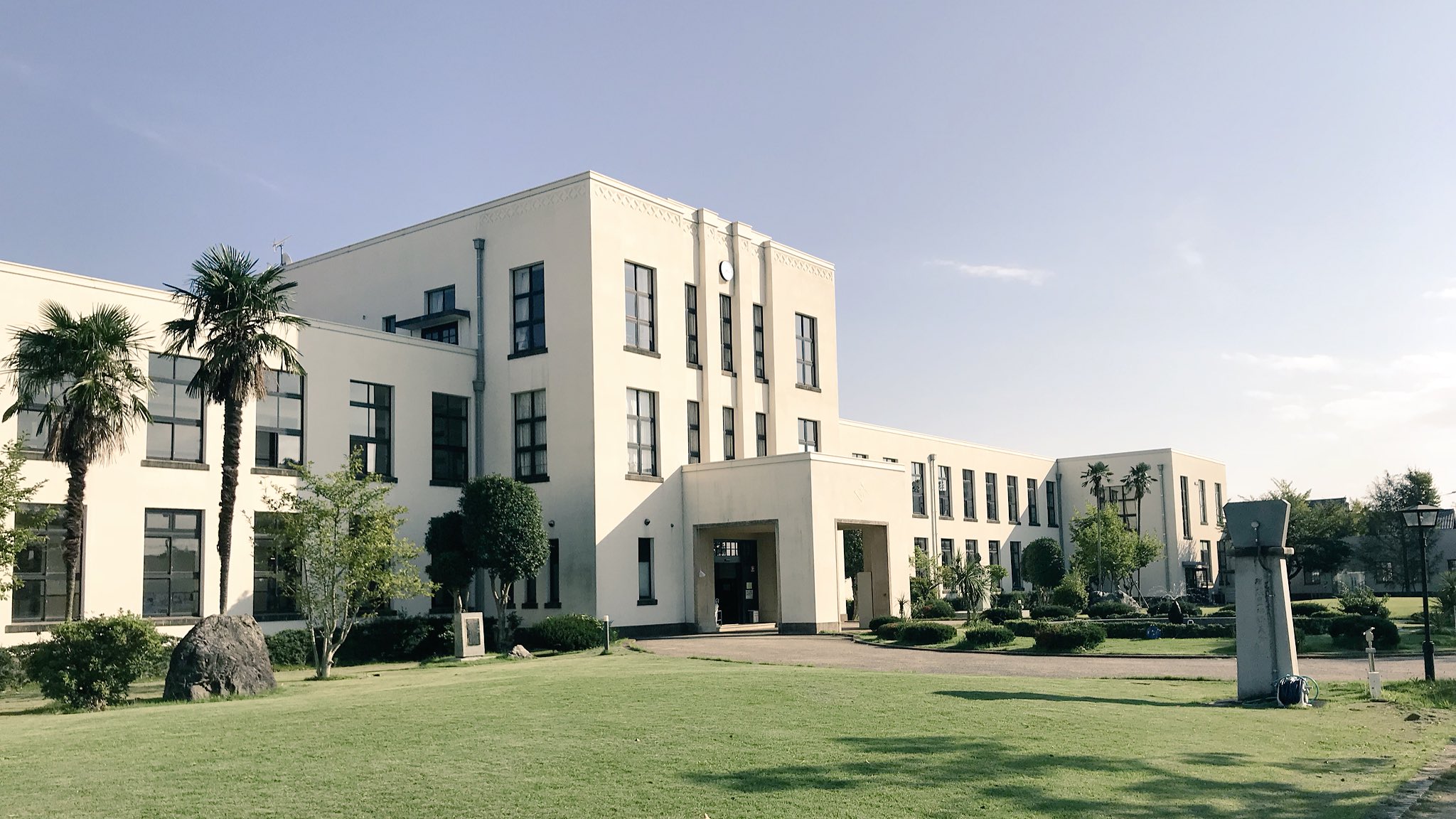 四条烏丸 けいおん の舞台 私立桜ヶ丘女子高校高校こと滋賀県の旧豊郷小学校に行ってきた けいおん の聖地であるとともに 君の膵臓をたべたい の実写版の舞台でもあり またヴォーリズ建築の傑作の一つでオタクでなくとも最高に楽しめるのでみんな頑張っ 四条烏丸 けいおん の舞台 私立桜ヶ丘女子高校高校こと滋賀県の旧豊郷小学校に行ってきた けいおん の聖地であるとともに 君の膵臓をたべたい の実写版の舞台でもあり またヴォーリズ建築の傑作の一つでオタクでなくとも最高に楽しめるのでみんな頑張っ