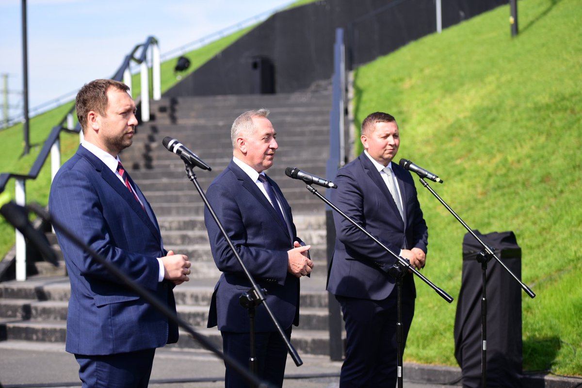 MKiS_GOV_PL's tweet photo. Minister H. #Kowalczyk podczas konferencji prasowej: Polska jako gospodarz @COP24 w #Katowice jest odpowiedzialna za stworzenie odpowiedniego zaplecza infrastrukturalnego, koniecznego do prowadzenia wielogodzinnych negocjacji i wydarzeń towarzyszących.🏢 https://t.co/FO4pOCco8W