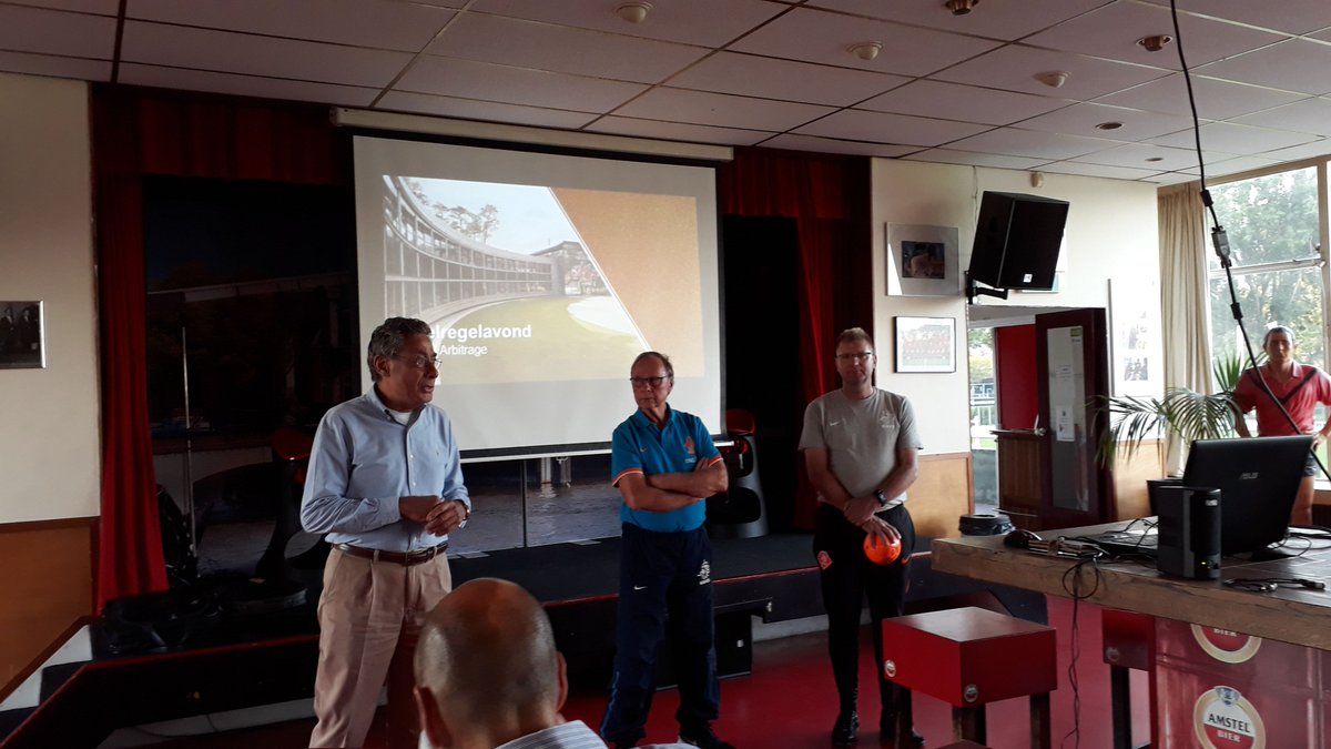 PReddering's tweet image. Mijn kennis over de spelregels opgefrist tijdens KNVB spelregelbijeenkomst op @AFC_Amsterdam #KNVB #spelregels #spelregelkennis #scheidsrechter #arbitrage #spelregelbewijs #masterz bit.ly/2aIjVzV