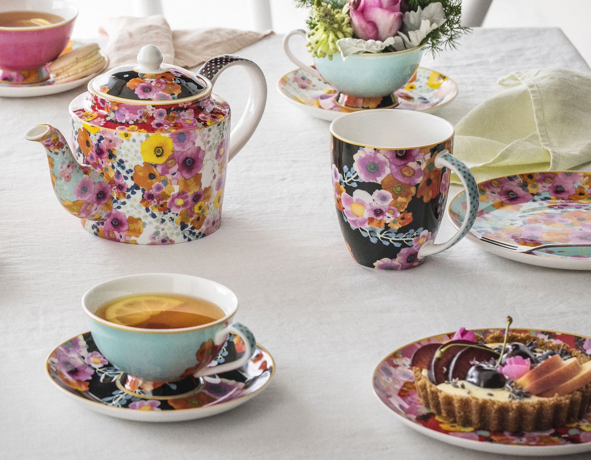 tommy hilfiger black puffer jacket women's