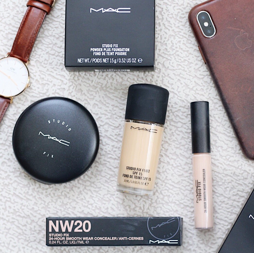 peartunwarat's tweet image. ลูกรักอีกตัวยกให้ M.A.C Studio Fix เลย เหมาะกับวันที่ต้องไปงาน โชว์ผิวสวยมากๆ ปกปิดสุดด เนื้อเกลี่ยง่าย แพรใช้ NC20 สีพอดีกับผิวมากกก ดูได้จากรูปก่อนและหลังทา คุมมันดี ติดทน ระหว่างวันไม่เยิ้ม ชอบบบ ตอนนี้เค้ามีแจกเทสเตอร์อยู่นะ
#StudioFix #EveryShadeOfYou #MACCosmeticsThailand