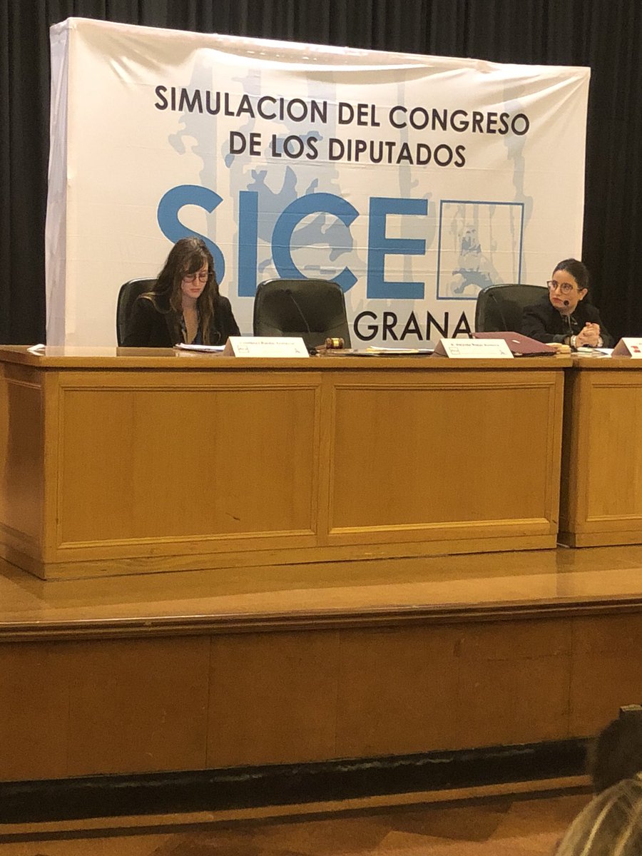 DemocratasDs's tweet photo. Recordamos al grupo parlamentario que se considera el mayor defensor del feminismo, que le recuerde a su diputado que la presidencia esta formado por hombres y MUJERES. @sicegranada @ULPGranada https://t.co/nOkmPIseZt