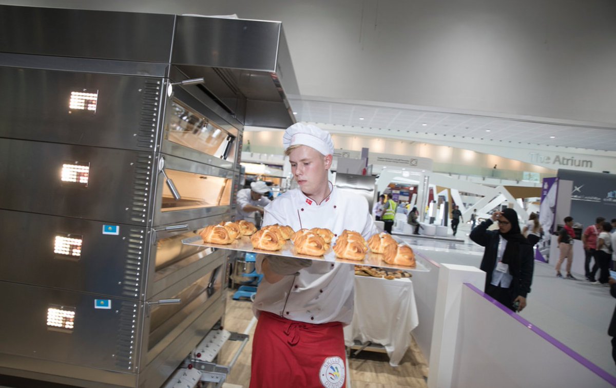 Danmarks vigtigste landshold har selvfølgelig også en bager med til EuroSkills 2018 i Budapest næste uge. Mød DM-vinderen Lasse Nørup Bentsen her i en podcast om faget og dets udvikling. 
den2radio.dk/udsendelser/ha…