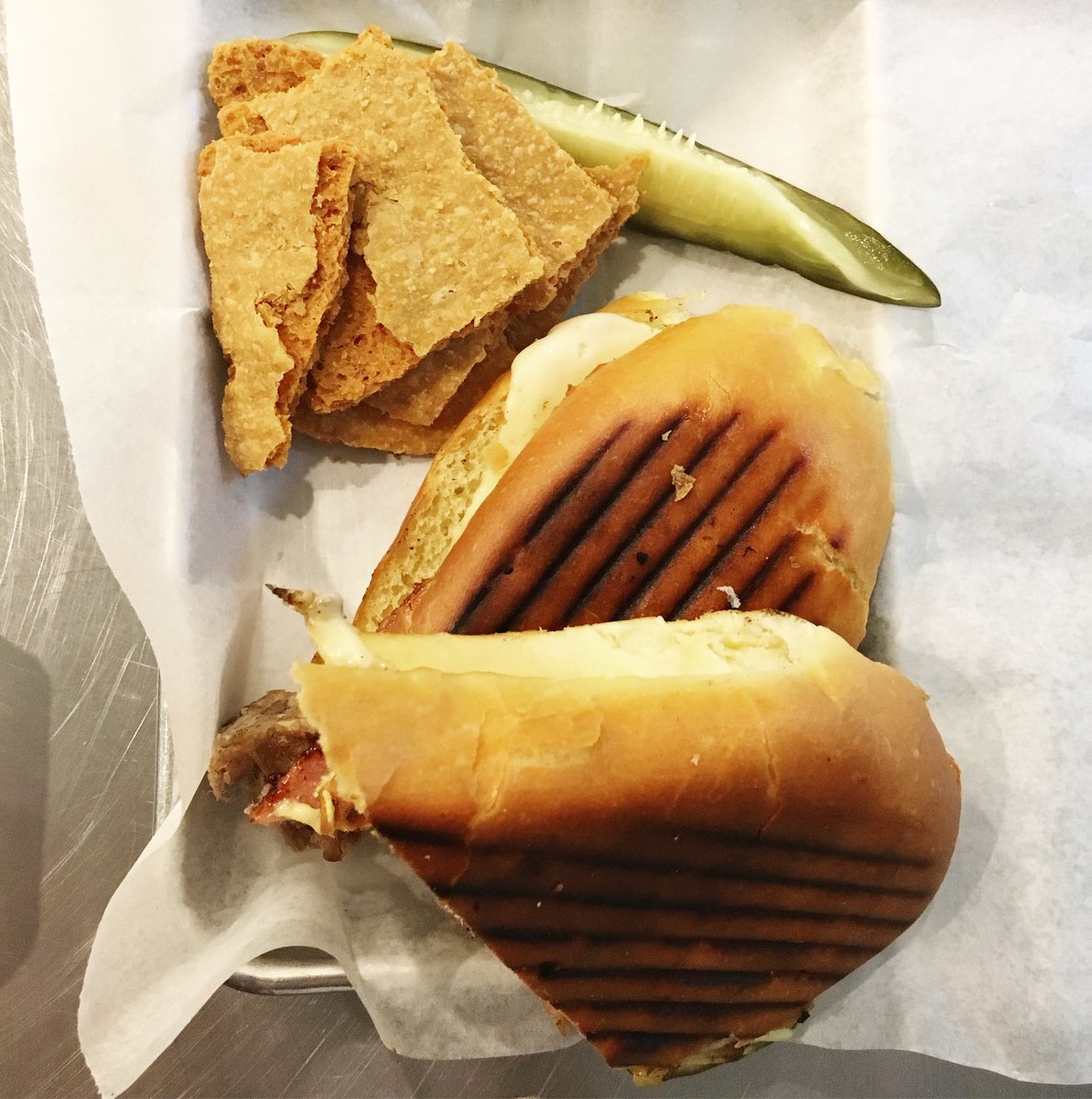 Root_Stock_RVA's tweet photo. Chef Paul Kostandin killinβ the lunch rush today! πΈ: The Cubano Sandwich with house made cheez-its and a dill pickle spear π
#rva #rvadine #rvalunch #whatsforlunch #cubansandwich #richmondva #richmond #lunchtime #vaisforfoodies @pdkcooks https://t.co/XGv3cHHo1B