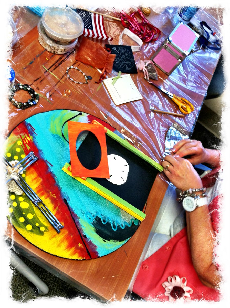 HealingIcons's tweet image. Seek out moments of silence, in which you can listen for the still, creative voice within. Engage and let go. #artashealing #healingarts #creatingbrave #makeart