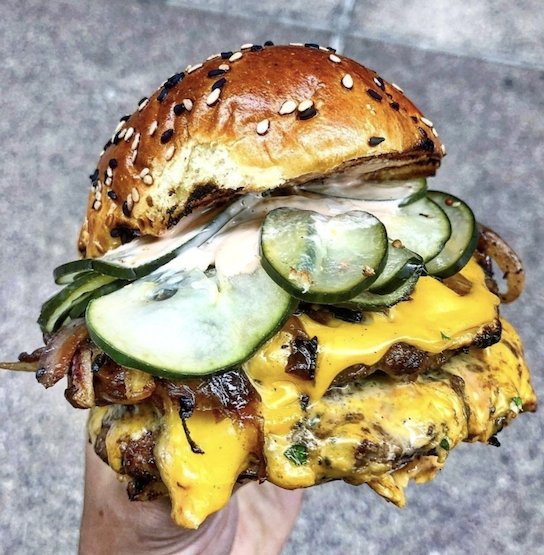 ESqHospitality's tweet photo. Happy National Cheeseburger Day from The Florentine! Indulge in their Americano Burger with charred onion, house fry sauce, pickles, and American cheese on a sesame bun. The perfect way to celebrate! | @bestfoodalex https://t.co/kVzItCGziZ