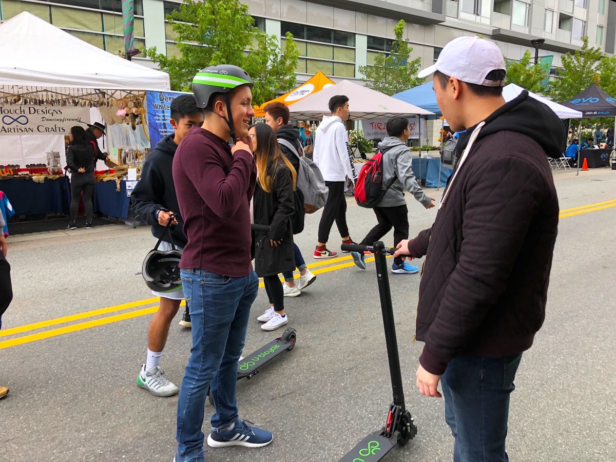 Ubicycle_Canada's tweet photo. The #Ubicycle team had a great time showing off our bikes at @SFU's StreetFest @UniverCity_SFU! π²
It looks like the e-scooters were a hit! π΄ https://t.co/0gwu0yEGUR