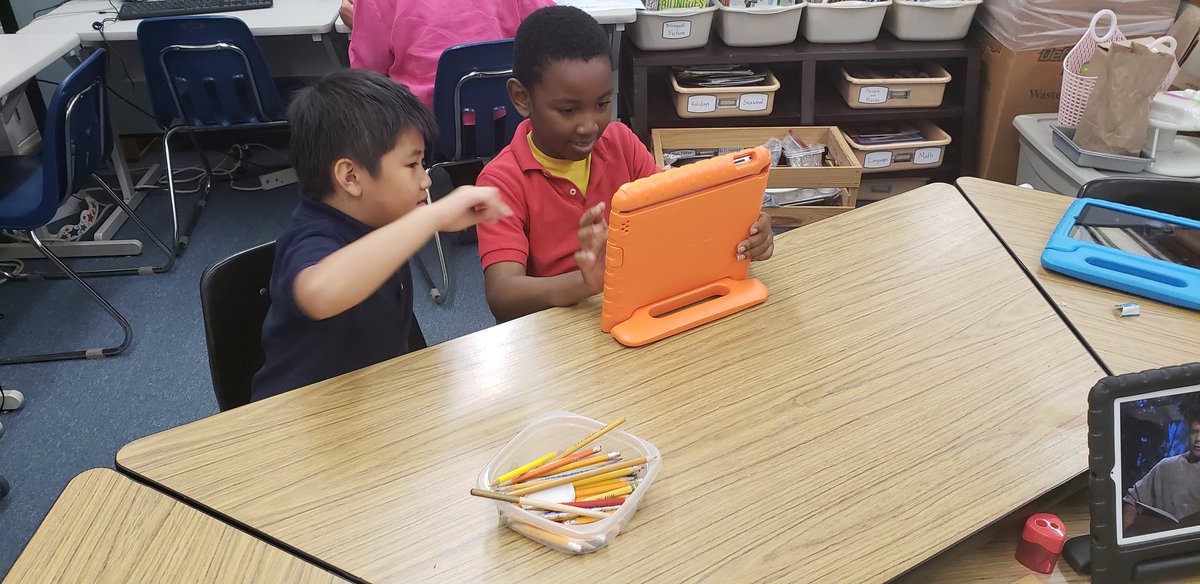 ICECollinsELL's tweet photo. #ebooklove @SharpReaders #ICE58 https://t.co/9rflMDFuje
