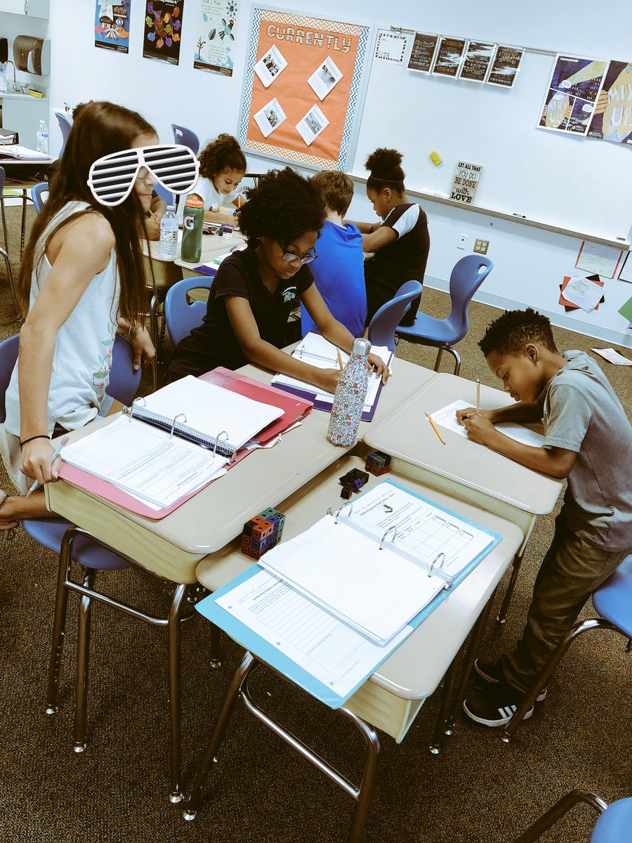 ACESKilpatrick's tweet image. Love the teamwork for this blended learning volume lesson using pop cubes and devices @AbbottsCreekES #webackatitagain #blendedlearning #4Cs