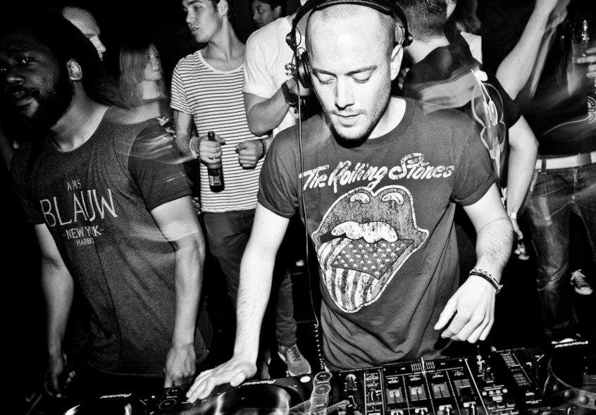 ArtistCapitol's tweet image. Onze eigen DJ Monte Christo, wie ook deel uitmaakt van de populaire act Funky Risotto, draait woensdag 19 september a.s. op de prachtige locatie #Beachclub Sunrise. 

DJ Monte Christo ook op jouw #bedrijfsevenement? Neem dan contact met ons op.

#dj #FunkyRisotto