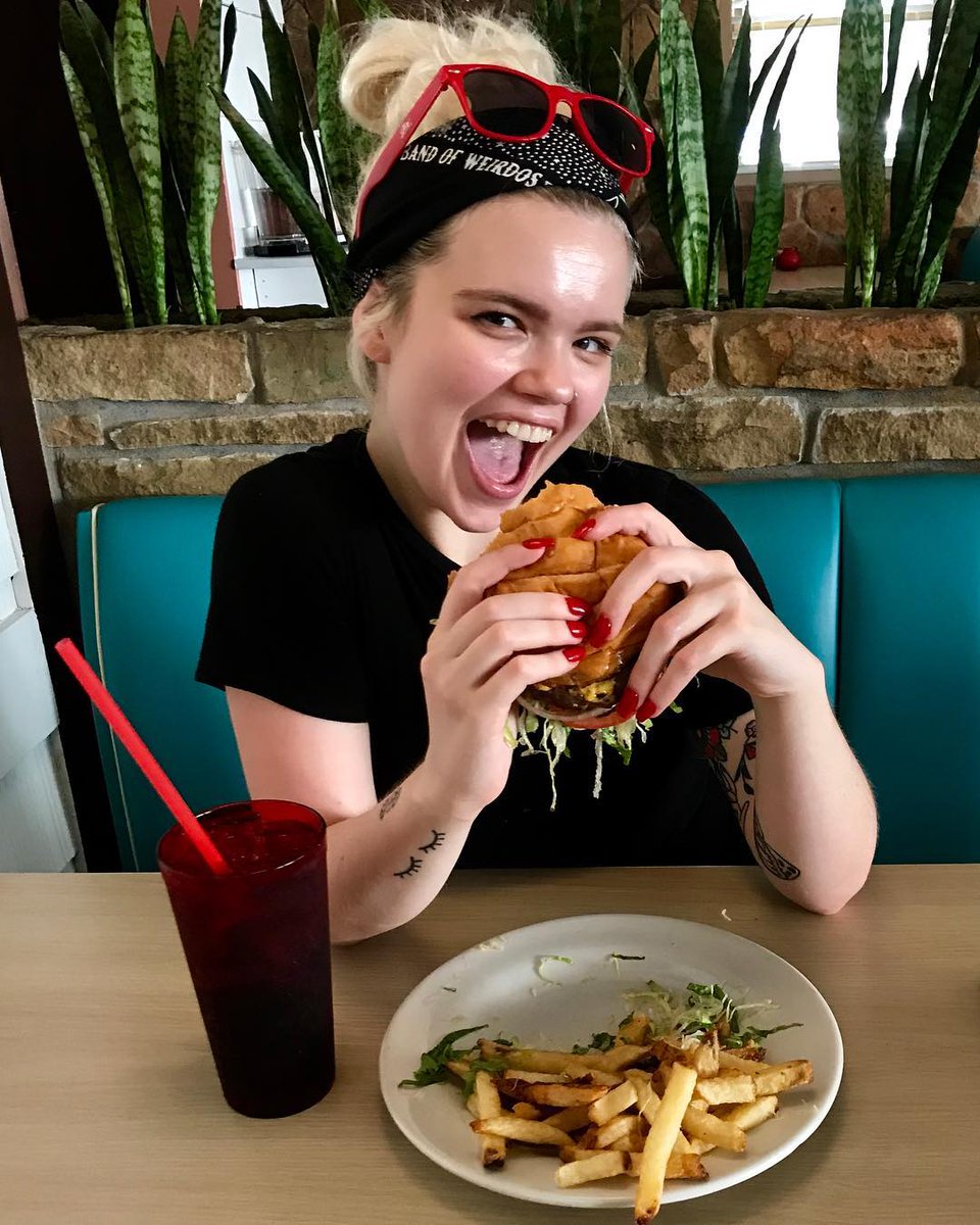 Happy National Cheeseburger Day! Camille loves our classic 1/2 lb cheeseburger, topped with fresh veggies on a brioche bun. Craving a little spice? Add some green chili sauce on top! 🍔 #NationalCheeseburgerDay #ShadyGrove