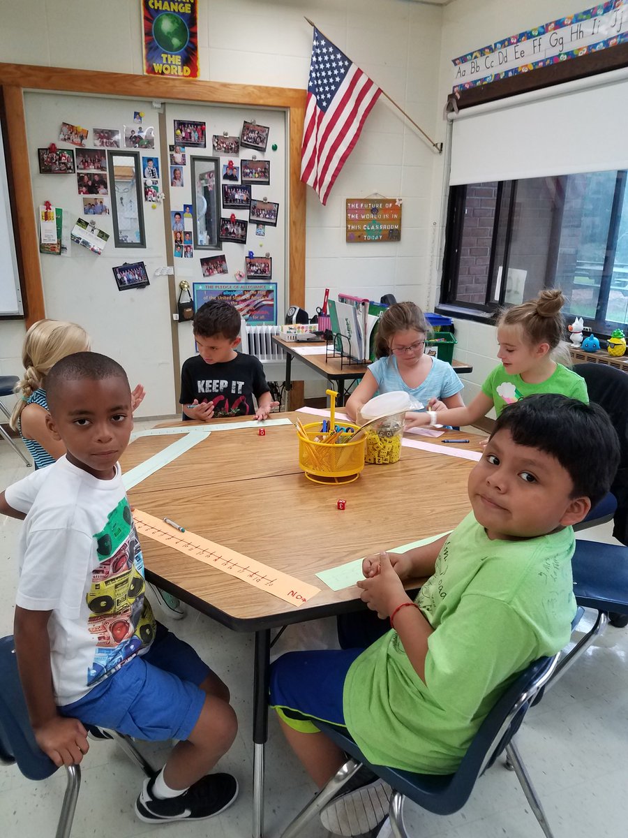 MrsBiagini220's tweet photo. @MartiranoBiagi2 Midday Math Mission! Counting on using our number lines! https://t.co/rPpKgM1dOG