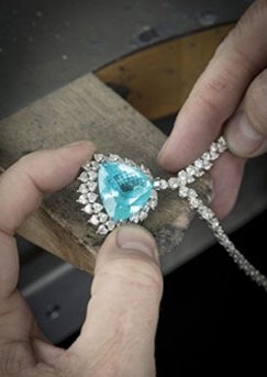 Swiss Jeweller <a href="/Chopard/">Chopard Official</a> is committed to only using ethically sourced gold in its jewellery and watches @ThailandTatler reports: bit.ly/2xuOrrs #ChooseFairtrade.