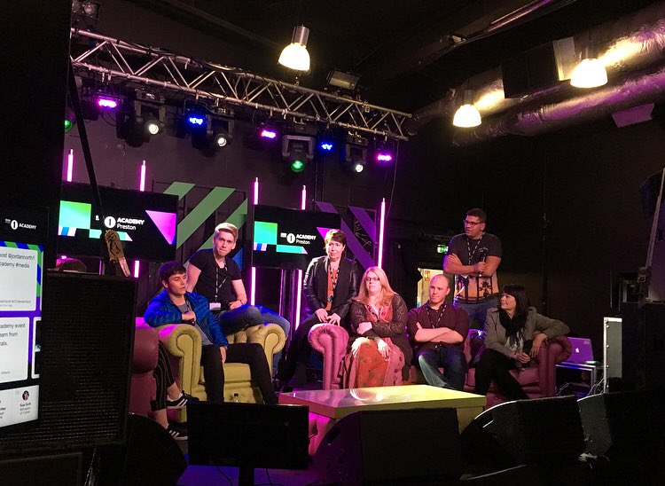 Look who has joined the BBC #Radio1Academy couch! Tweet your questions for the @Hollyoaks cast and crew now.