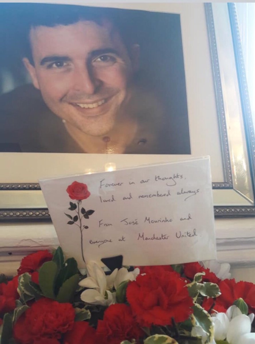 Nice touch from MUFC to send flowers to the funeral of lifelong red James McCarthy yesterday in Flixton, Manchester. RIP.