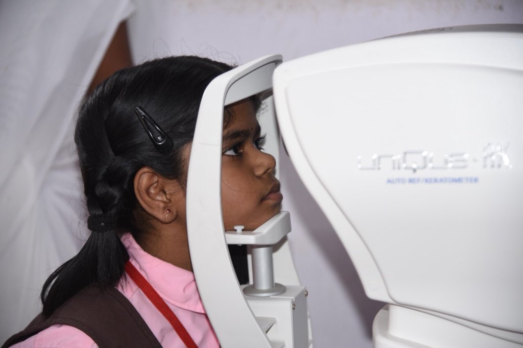 RaoKavitha's tweet photo. Till date the No. of people freely screened for eye problems across the state is 28,87,117.Out of which, 15,85,849 have been detected to have various eye sight related issues.These people are in turn classified according to the condition&amp; appropriate care is provided.#KantiVelugu https://t.co/4ICfMzYQJj