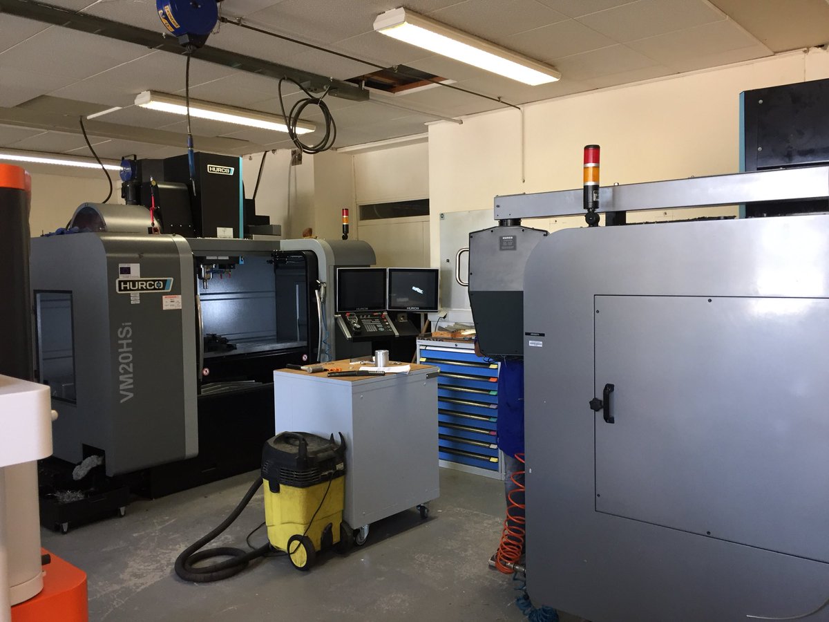 BrunoFoyer's tweet photo. Visite des plate-formes MARS (analyse et mesure pour la caractérisation d’antenne) et PE2M (prototypage électronique et micro mécanique) de @IETR_Lab https://t.co/NHKrBgJ4GQ