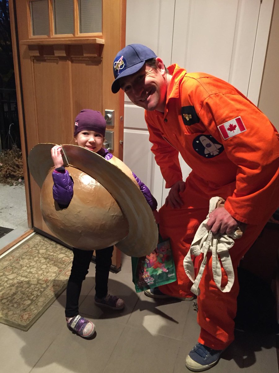 Addison and an astronaut #wishesworkwonders #lifeaftertransplant addisonmcarthur.wordpress.com/2018/09/18/add…