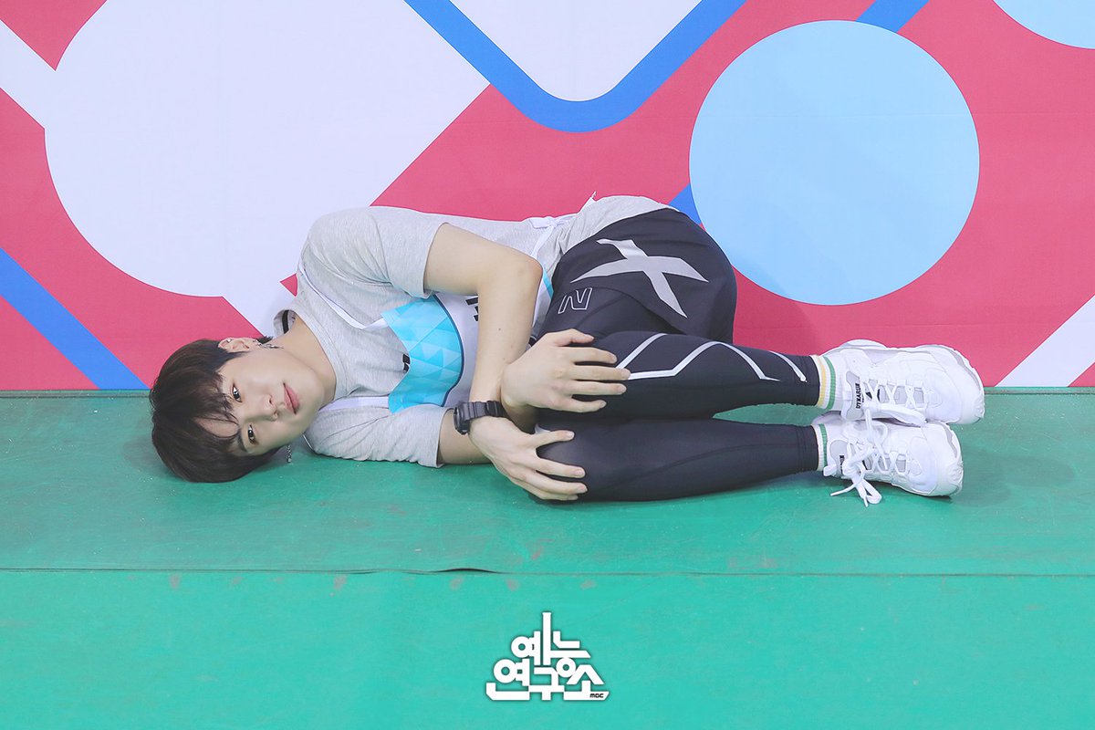 MBC_entertain's tweet photo. (나는야,, 아육대 핵인싸
    김  .   동 .    한 .
       하지만 가끔은,,
          아싸도 나쁘진않지,,,)
                 O
                      o
                           . 
#2018아육대 #아육대 #김동한 @KDH_official https://t.co/s238oWL583
