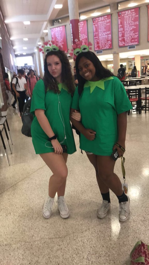 alyssasolomon1's tweet photo. Day 1: meme Monday https://t.co/DWaMwgnwur