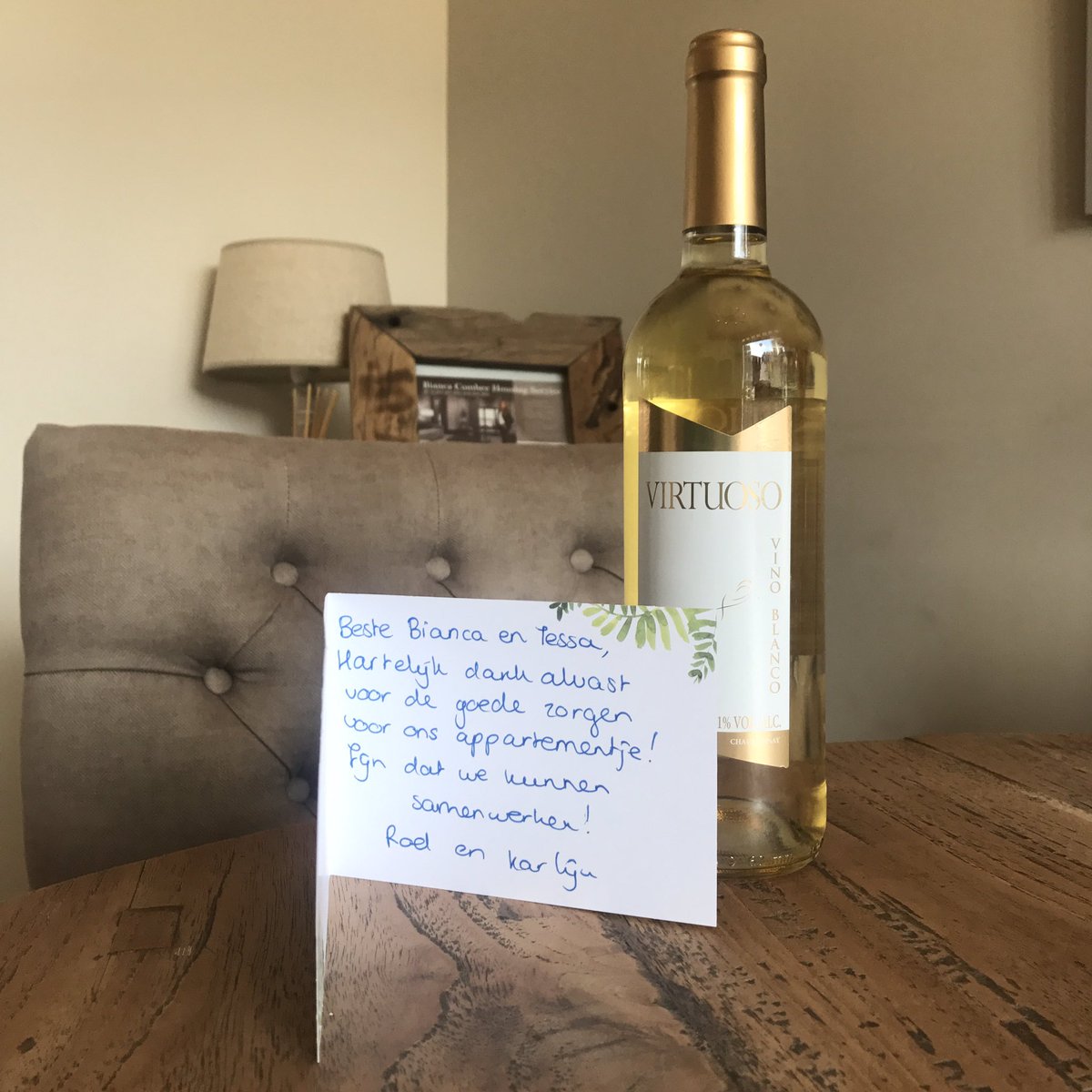 biancacombee's tweet photo. Ontzettend bedankt voor de fles wijn en het lieve kaartje! 🍾 We zullen goed voor jullie appartement zorgen! 😁 Liefs, Tessa & Bianca 💕 #Amsterdam #Dapperbuurt https://t.co/BCsnaHLpqD