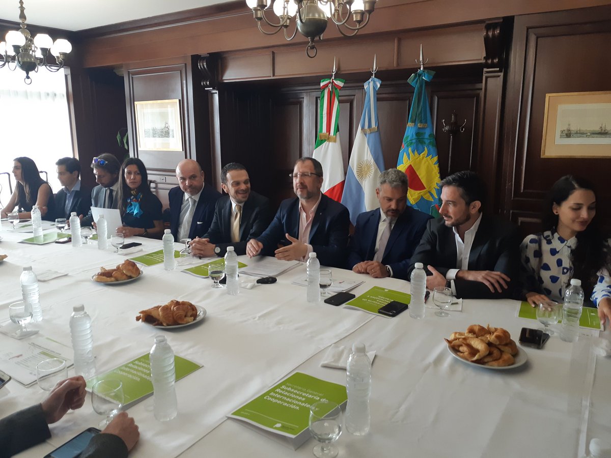 Starting second day of meetings with <a href="/GIConfindustria/">GI Confindustria</a>  delegation of entrepreneurs. Now listening to Secretary General of Buenos Aires province <a href="/fabianpdk/">Fabian Perechodnik</a> speak about the province's structure and investments possibilities.
#JovenesJ6 #J6 #AgendaJ6