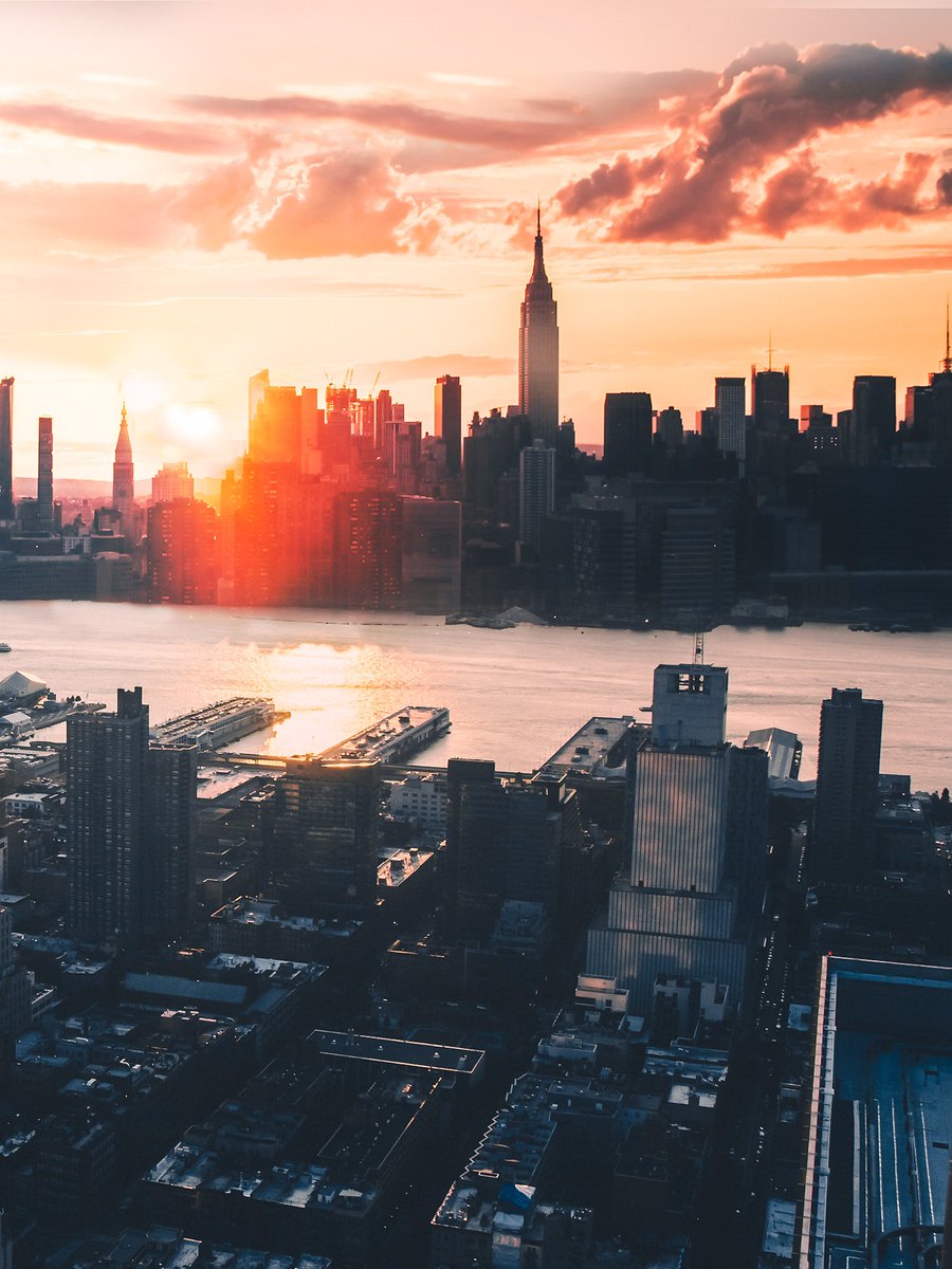 MGToursSpain's tweet photo. ¡Un viaje a #NuevaYork sin visitar el #EmpireStateBuilding no es un viaje de verdad! Sube a la azotea y disfruta de unas vistas de hasta 130 km a la redonda en un día despejado. Podrás ver #CentralPark, #Manhattan, #NuevaJersey, #Connecticut | https://t.co/jM8SuFoHnZ https://t.co/uZ5kwkrPpc