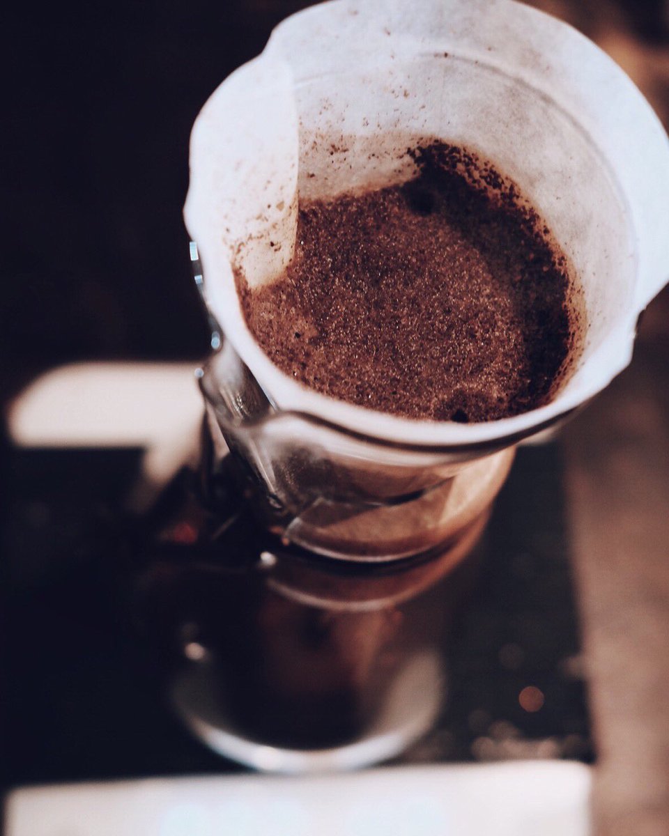 Try our barista-favorite Ethiopian Yirgacheffe natural process on Chemex or Kalita for a truly pleasant Tuesday. <a href="/LittleRvrCoffee/">LittleRiverRoasting</a> 
/// photo by @zachparksmusic1