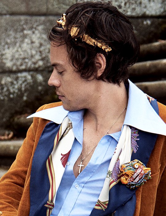 stylesflxwers's tweet photo. harry modelando para gucci fue lo mejor q le pudo pasar a la humanidad https://t.co/BzYik1elIH