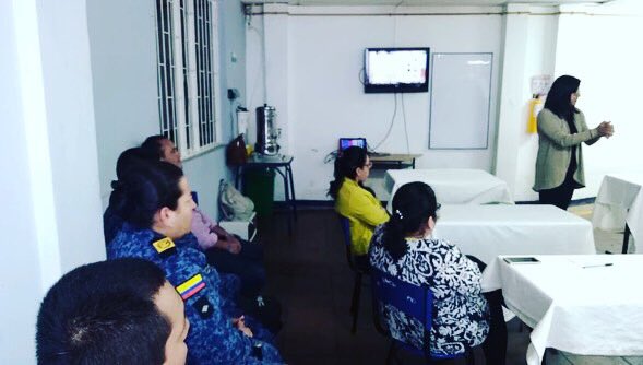 ecisaunadzcboy's tweet photo. #Aestahora la ECISALUD desde el programa Tecnología en Seguridad y salud en el trabajo, realiza charla sobre riesgo psicosocial y estrés laboral en el INPEC, nos interesa aportar en el mejoramiento de las condiciones laborales de nuestros aliados 💪🏻#Ecisalud https://t.co/h3HH9vPf27