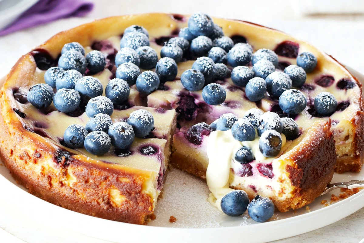 HUNGARYTO's tweet photo. #TARTA #casera de #QUESO y #ARÁNDANOS...!! Date un #CAPRICHO y que al menos, no se note que todavía es sólo #MARTES...!! #cheesecake #cheesecakelovers #afonya #blueberries #sajttorta #FelizMartes #FelizMiércoles #postre #disfruta #comer #lunch #Barcelona https://t.co/sLZFImnpFt