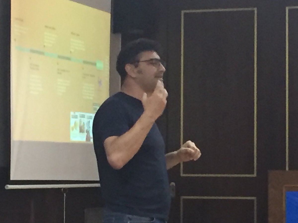 POSFLUDESA's tweet photo. @Andradar arranca el seminario...contándonos una historia, x supuesto! https://t.co/qZ8lIfGySX