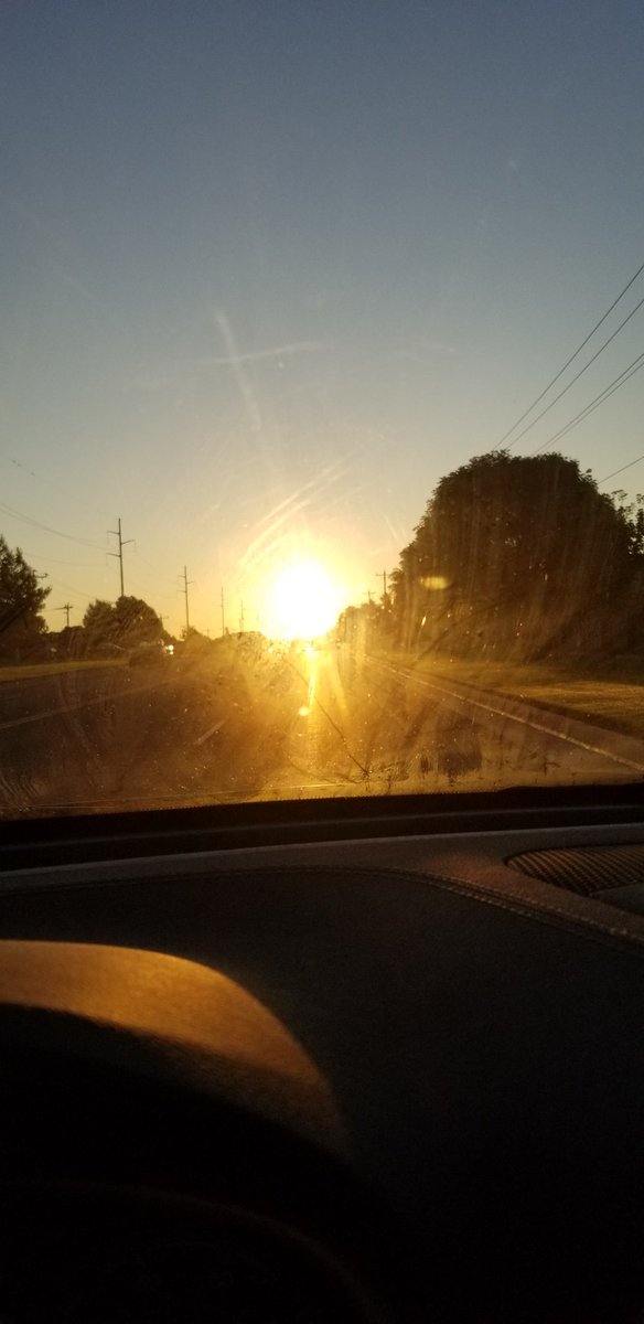 rstylist222's tweet photo. When you're too short for the visor this is your view! #shortyprobs #Oklahomasunrise https://t.co/yUqPSD0ue0