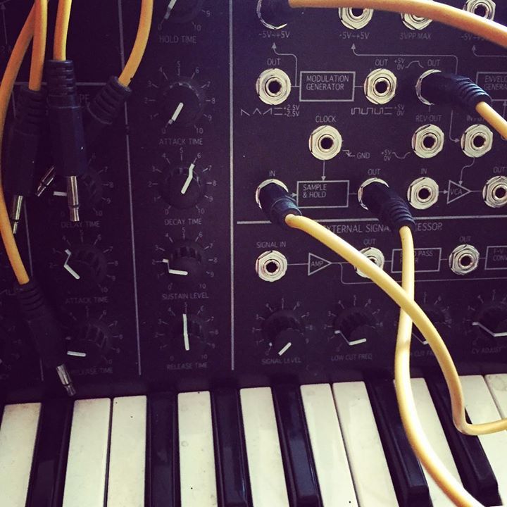 samogsky's tweet photo. Det skjer ting i studio 🎶 koseting 🎶 kosemoseting 🎶kosemosetingtingeling 🎶
SMASK!

#samandsky #singel #nymusikk #love https://t.co/O8eFE0ohjk https://t.co/AoXq8y8ZCq