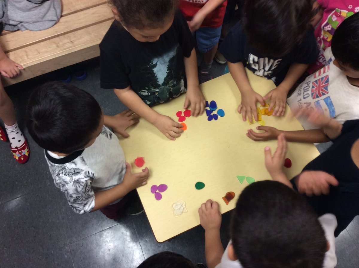 107ThornKs's tweet image. This morning&apos;s #mathtalk we are #sortingcolours