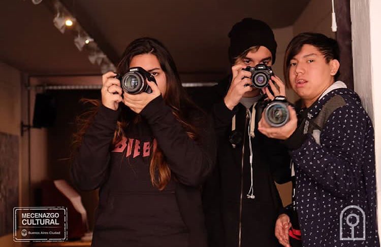 CasaRWalsh's tweet photo. 🔸#TALLERES El #sabado sigue el #taller de fotografía 📷 para adolescentes con #danielayechua #sebasgerminario
👉🏼 Parte del proyecto "Palermo con nuestros ojos", @CasaRWalsh brinda un taller de fotografía básica destinado adolescentes de 12 a 17 años #fotografia https://t.co/vYVrZf54sg