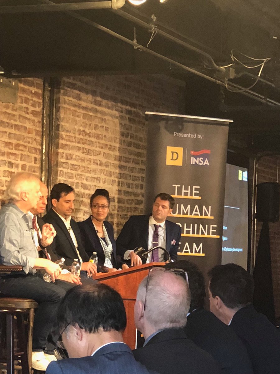 DanielaFayer's tweet image. #HumanMachineTeam ⁦@DefTechPat⁩ leads this convo w/INSA panel at a packed house this morning...despite rain!
