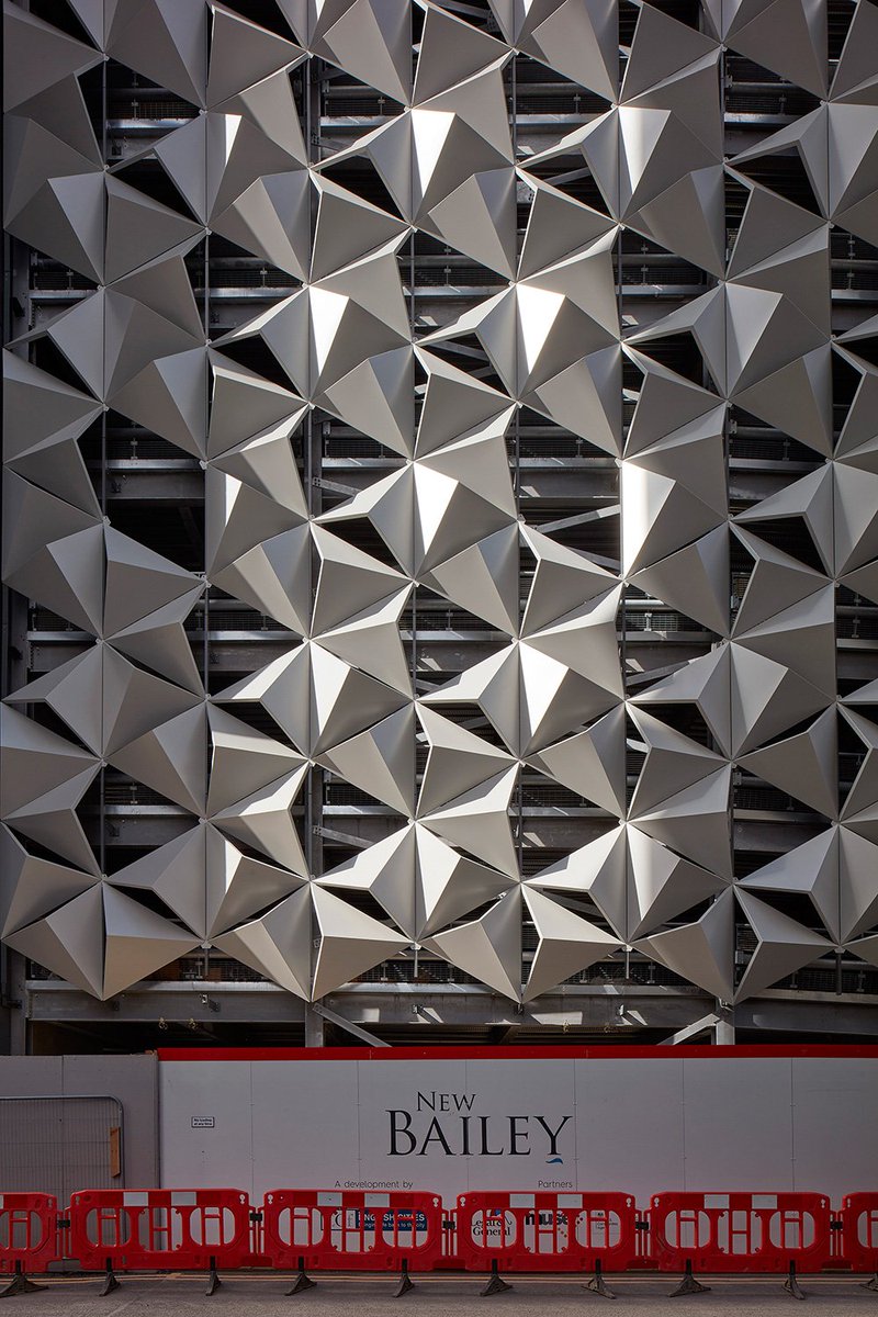 We have designed the new @ncpcarparks 600 space multi storey car park <a href="/NewBaileyM3/">New Bailey</a> #Salford to be visually engaging. The 3D kite panels develop in form as you move past the #carpark. More on our design: ow.ly/TQJn50iVcoT #architect #Manchester