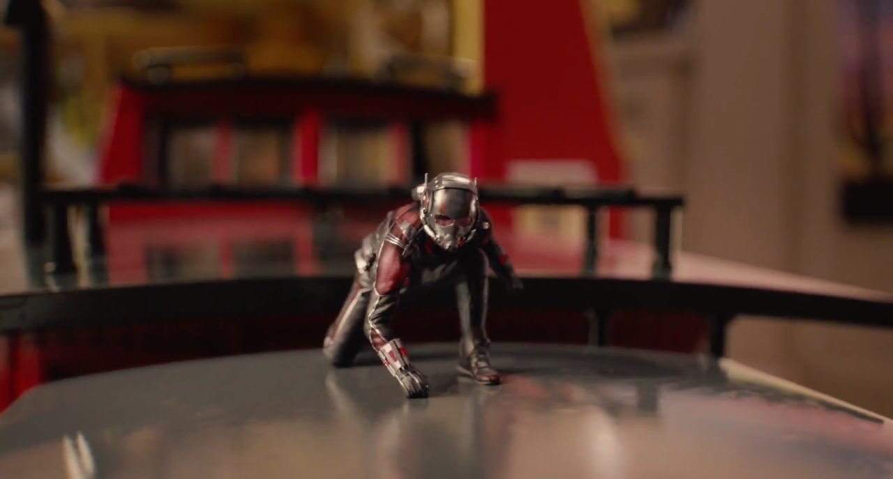 Hasbro Avengers Twitterissa Xmen 電車の前部分を破壊 スパイダーマン2 電車の上で蜘蛛糸を放つ スパイダーマン3 電車に顔を押し付ける ウルヴァリン 新幹線の上で突き刺す Xmen F P 線路をひっぺがえす Aou 電車内で盾を投げ回す アントマン オモチャの電車で