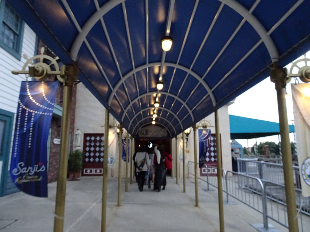 小路 現役ヲタクにして左派 Usj サンジの海賊レストラン 毎回このように サンジ 役の人 が 演技をしながら本当に調理のパフォーマンスを披露してくれています Usj ワンピース Onepiece