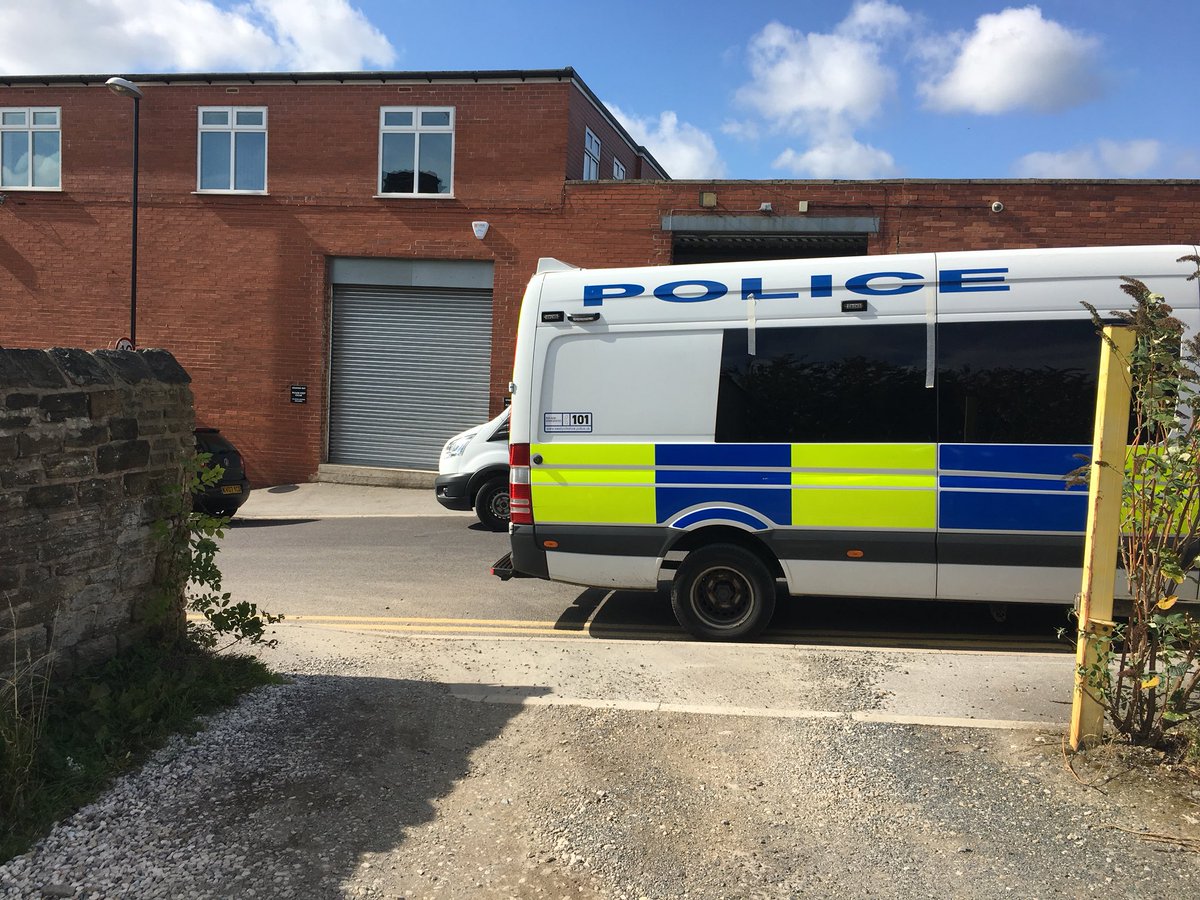 CharliSB's tweet photo. @WestYorksPolice please can you get your officers to unblock this business car park entrance/exit. This van has been here well over an hour. DM me for address. https://t.co/im5Ol2IoYL