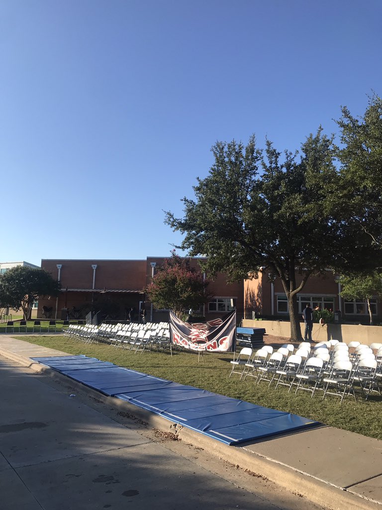 RiceMSRavens's tweet photo. Parade kicks off at 9:00 on the south side of the building. Come and join us for some #RiceRavens fun. Parents are welcome. Pep Rally is right afterwards! Go R-A-V-E-N-S! https://t.co/50RTLyJLPc