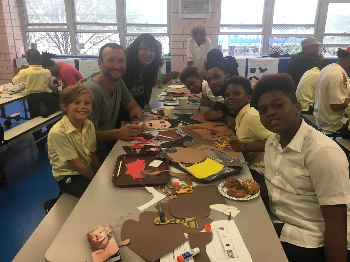 PS123MJackson's tweet photo. #district5 #dadstakeyourchildtoschoolday #ps123 #communityschools #grahamwindham #renewalschools #harlem #dadandmeartsandcradta https://t.co/ZRqM8xrUdm